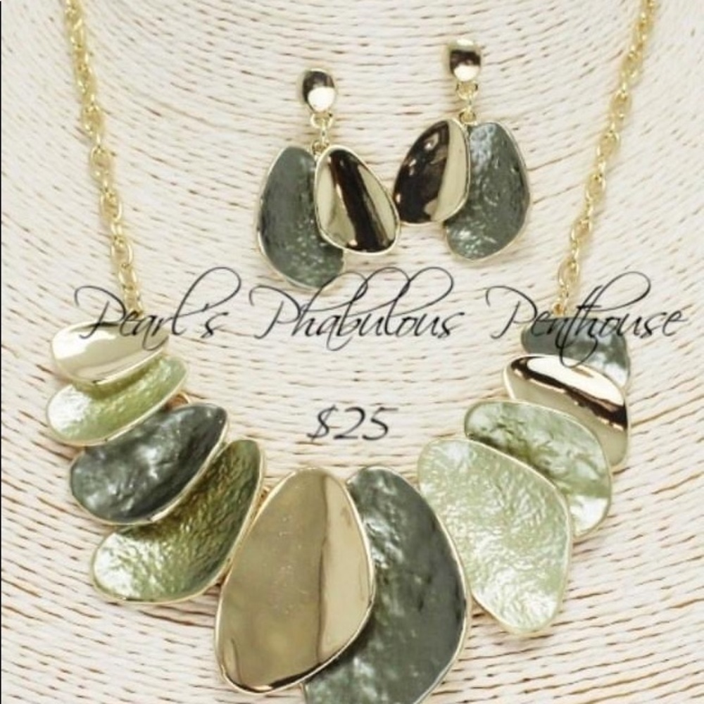 Necklace set